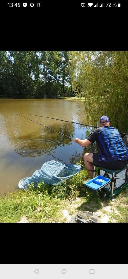 Camping La Garenne De Moncourt Рю Экстерьер фото